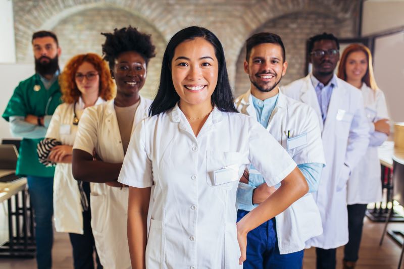 o que é SST: equipe médica posando para foto